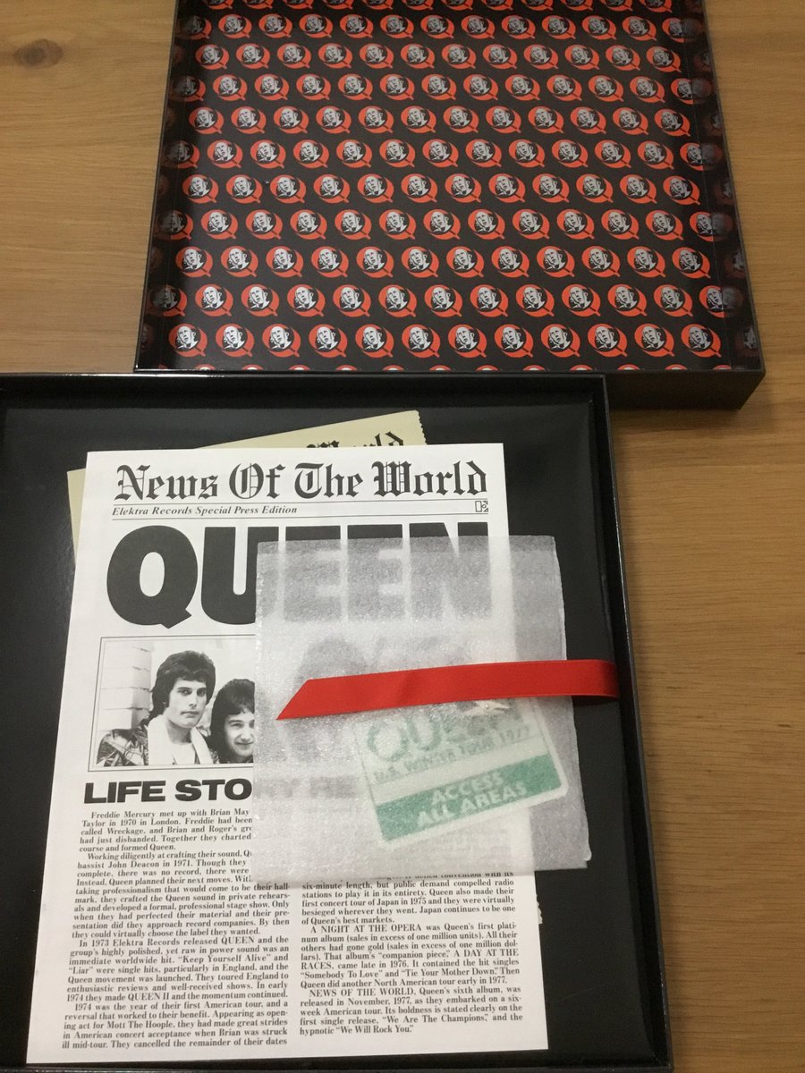 skip_skip_sheep's tweet photo. 盛大なフライングの誕生日プレゼント。
言語化できない多幸感が襲ってくる。
これは!これはーっ!
リアタイファンは40周年でこれ入手した時、息できたの?
#NOTW40 https://t.co/1SNpwQgttD