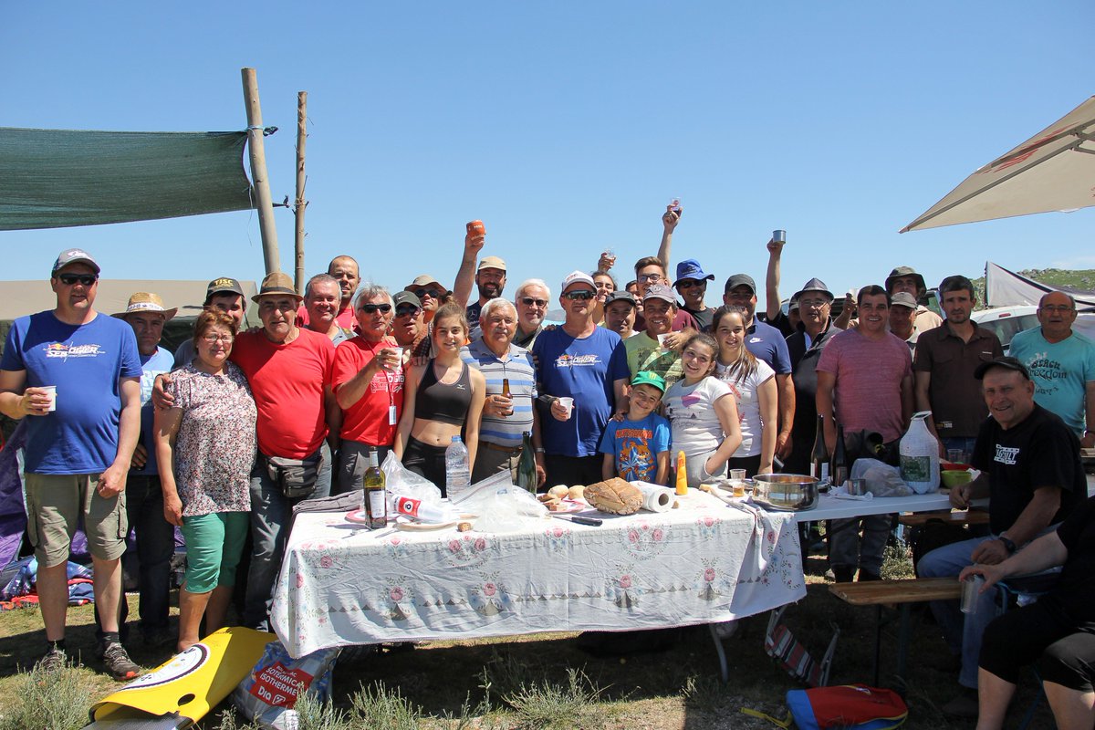 AutoSportPT's tweet photo. Vos parents sont toujours bien traités au Rallye du Portugal... https://t.co/FDPmH5t8qw