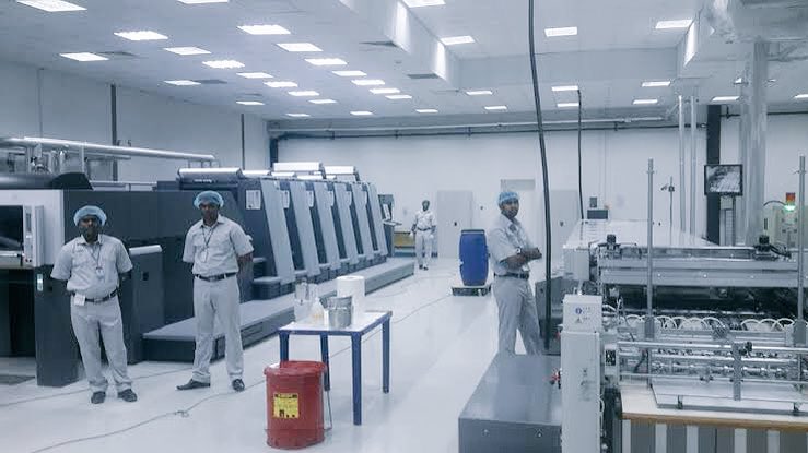 OvieAli's tweet image. Nigeria spends billions importing SIM, ATM cards from China. Mrs Akinkugbe built a factory in 2015 that was inaugurated in Dec 2016, as west Africa's first smart-card plant. It produces 200 million cards. Now her company exports to 21 African countries, as well as to Nigerians.