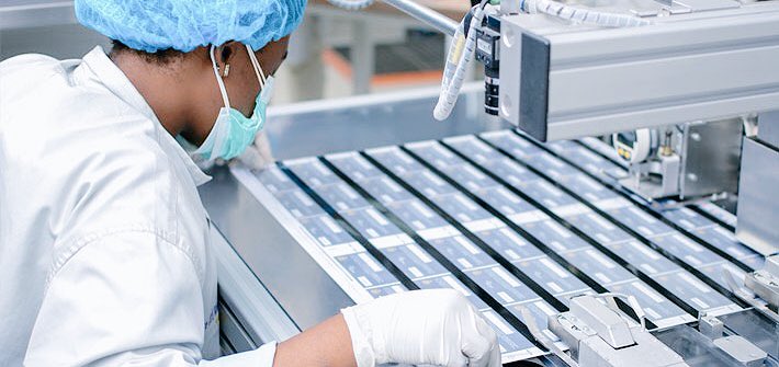 OvieAli's tweet image. Nigeria spends billions importing SIM, ATM cards from China. Mrs Akinkugbe built a factory in 2015 that was inaugurated in Dec 2016, as west Africa's first smart-card plant. It produces 200 million cards. Now her company exports to 21 African countries, as well as to Nigerians.