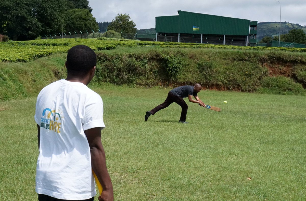 CricketBuilds's tweet photo. #ThrowbackThursday when our Project Director gets introduced to #cricket 🏏 for the first time ever and turns out to be a #NATURAL!
#Cricket4all 🏏#criio 🏏#TalentIsBorn #Tbt https://t.co/7BTxkqnRfS