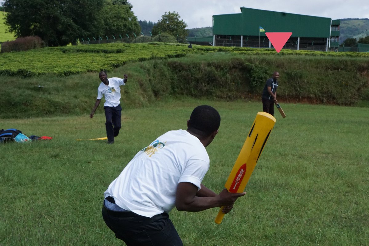 CricketBuilds's tweet photo. #ThrowbackThursday when our Project Director gets introduced to #cricket 🏏 for the first time ever and turns out to be a #NATURAL!
#Cricket4all 🏏#criio 🏏#TalentIsBorn #Tbt https://t.co/7BTxkqnRfS