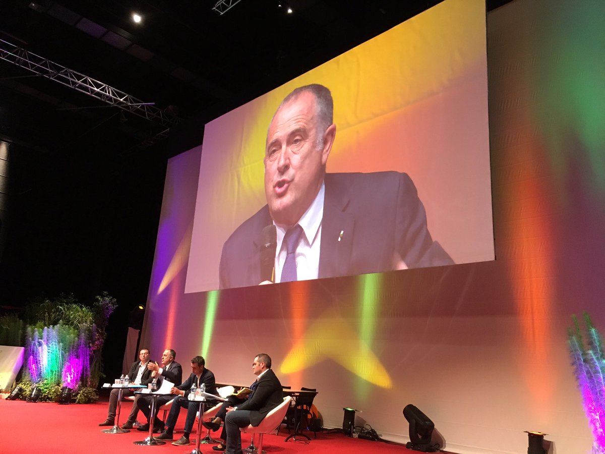JeunesAgri's tweet photo. Quelle application des #Egalim ? Les prix ne sont pas au rendez vous ! ➡️ @dguillaume26 reconnaît que le compte n’y est toujours pas! https://t.co/8Cstl2TLtk