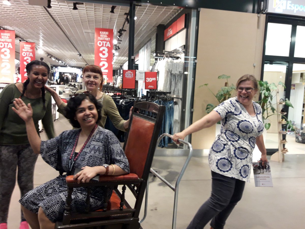 HRmuseo's tweet photo. Museotiimi ottamassa tuntumaa kauppakeskuksen arkeen. Tuoli sai uuden kodin maahanmuuttajien kohtaamispaikka Trapesasta #ostarimuseot #KulttuuriEspoo #only86daystogo https://t.co/GhbrYDQhJw