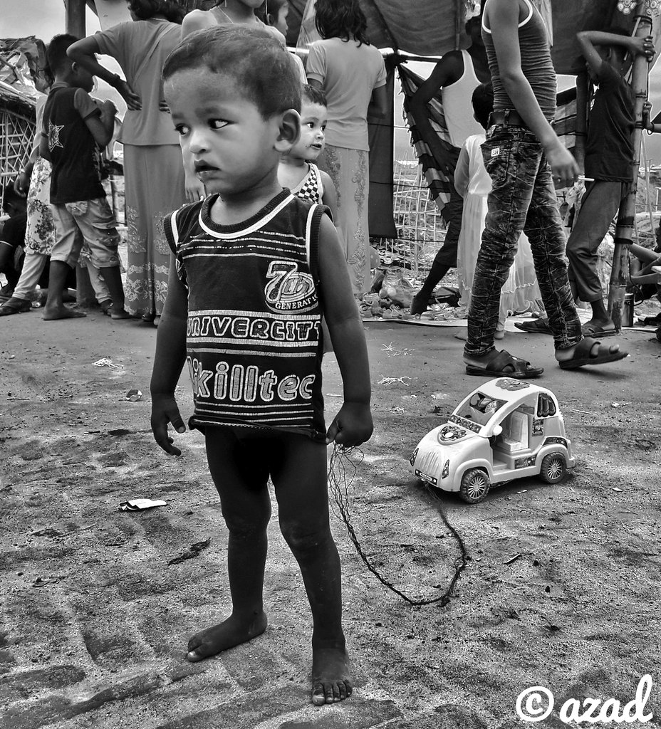Azad_Ark's tweet photo. Hi guys! #pajero is ready! #Rohingya children, playing with toy in #Bangladesh #Rohingya #refigee camp. https://t.co/aApjnWz3oX