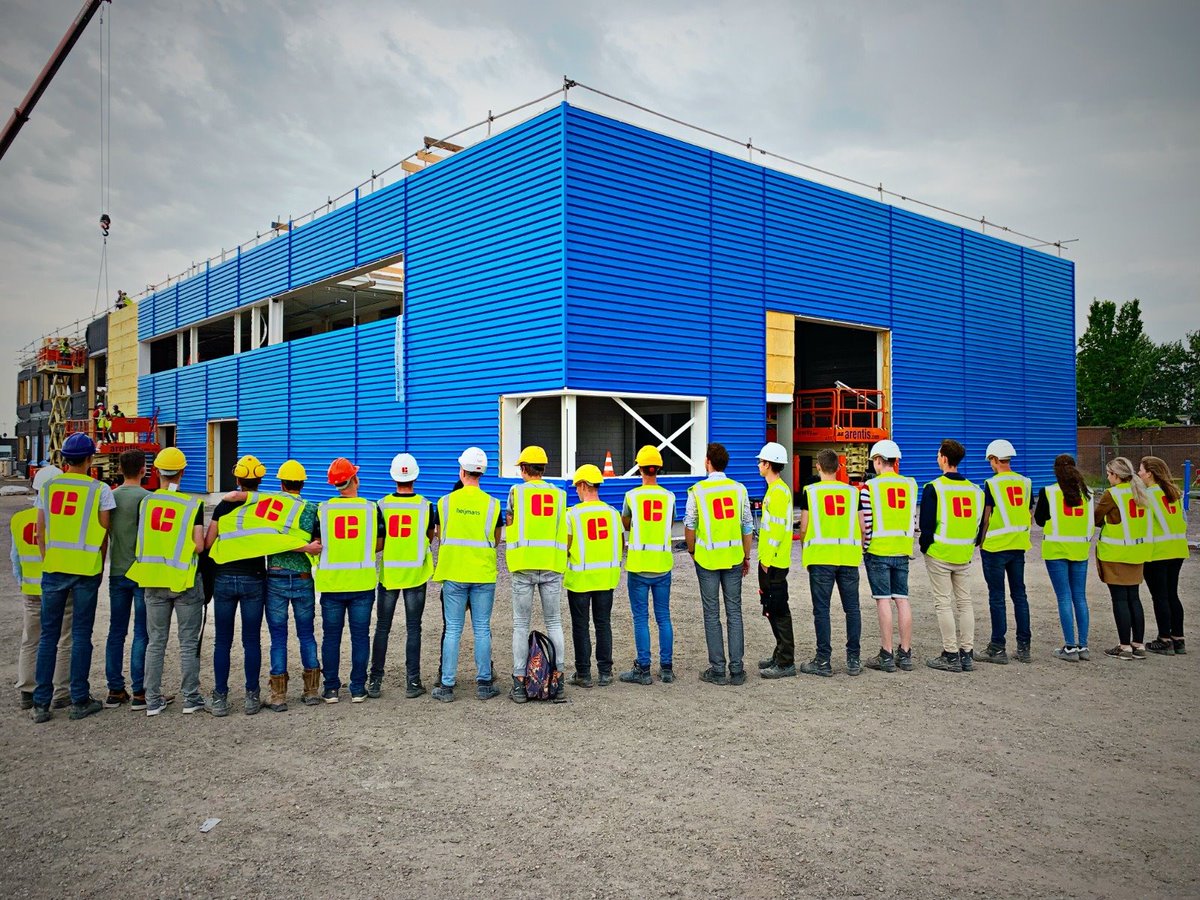 De laatste terugkomdag van de stage-cursus op de bouwplaats van de 1e jaars studenten Bouwkunde van HZ University of Applied Sciences vond niet op school plaats, maar -verrassend- op een bouwplaats!