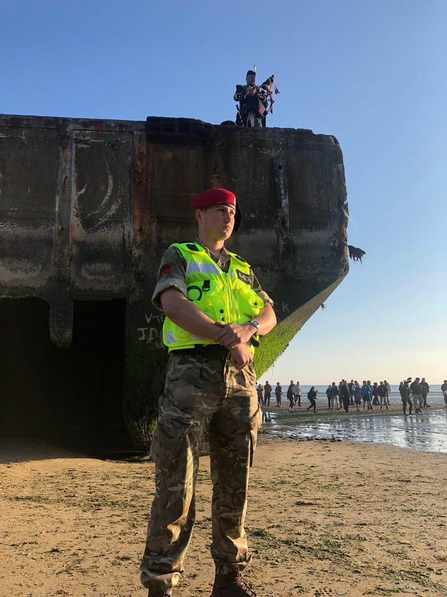 1RegtRMP's tweet photo. A very poignant photograph of Lcpl Albutt standing under the lone piper who played earlier this morning. There has been a fantastic presence by 174 Pro Coy personnel during the #Normandy75 commemorations. #1RMP #LestWeForget https://t.co/cg2SDvkMd9