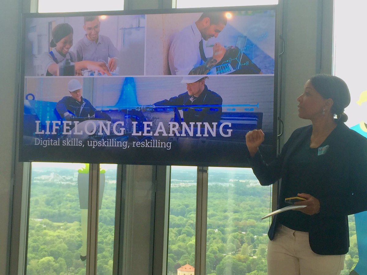 #HRconf19 @janinakugel How many hours per week do you spend #learning new #skills? #upskilling #reskilling #lifelonglearning <a href="/barbofstad/">Barbara Ofstad</a> <a href="/Kaiboard/">Kai Liebert</a> <a href="/DanielaProust/">Daniela Proust</a> @NeuhauserRob