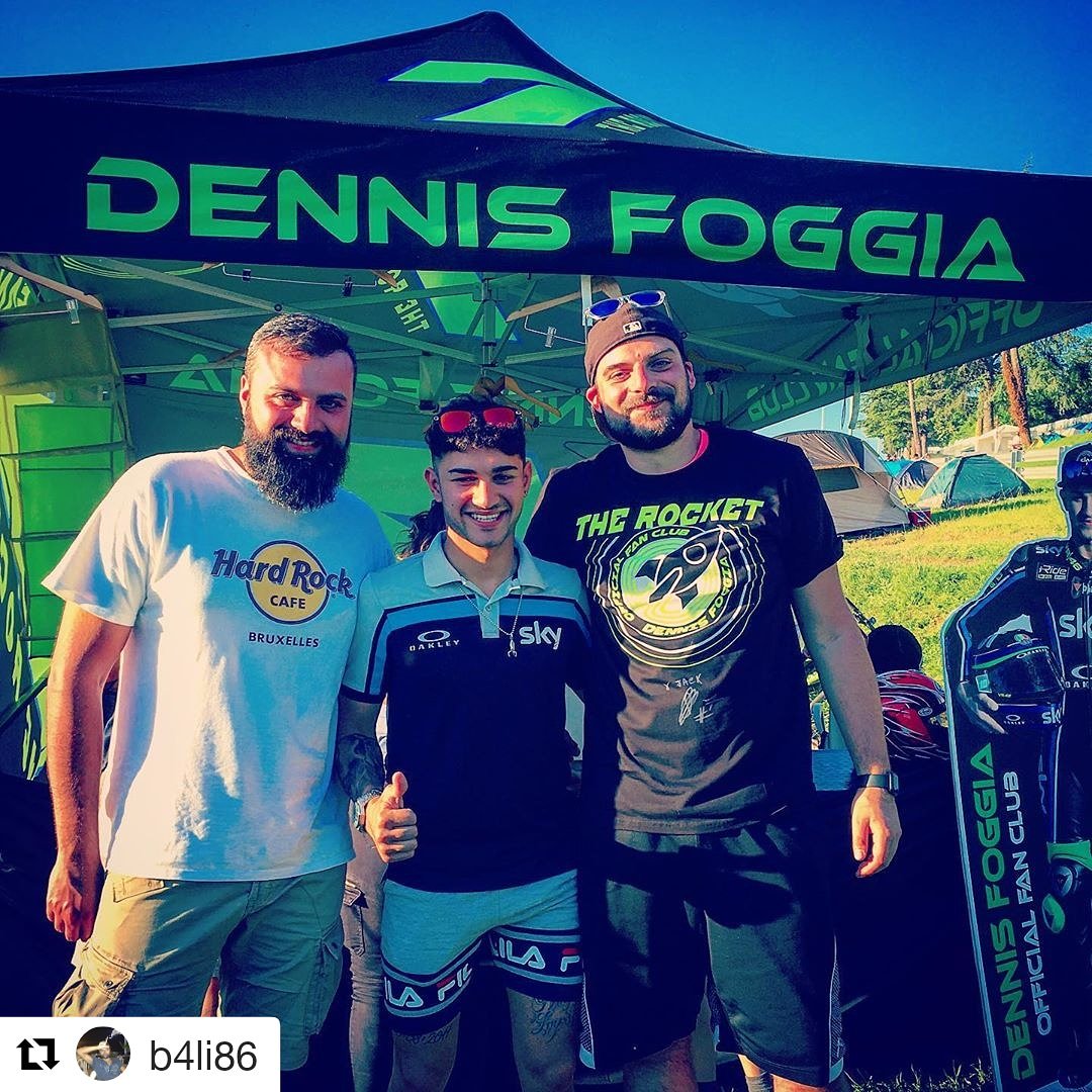 fanclubdf71's tweet photo. Tifosi al @MugelloCircuit ๐๐๐
#Df71foto
#dennisfoggia71 #dennisfoggia #fanclubdennisfoggia #mugello #mugellocircuit #mugello2019 #motogp #Moto3 #Motomondiale #SkyRacingTeamVR46
@SkyRacingTeam @dennisfoggia71 @VRRidersAcademy https://t.co/0n2rOoHq4R