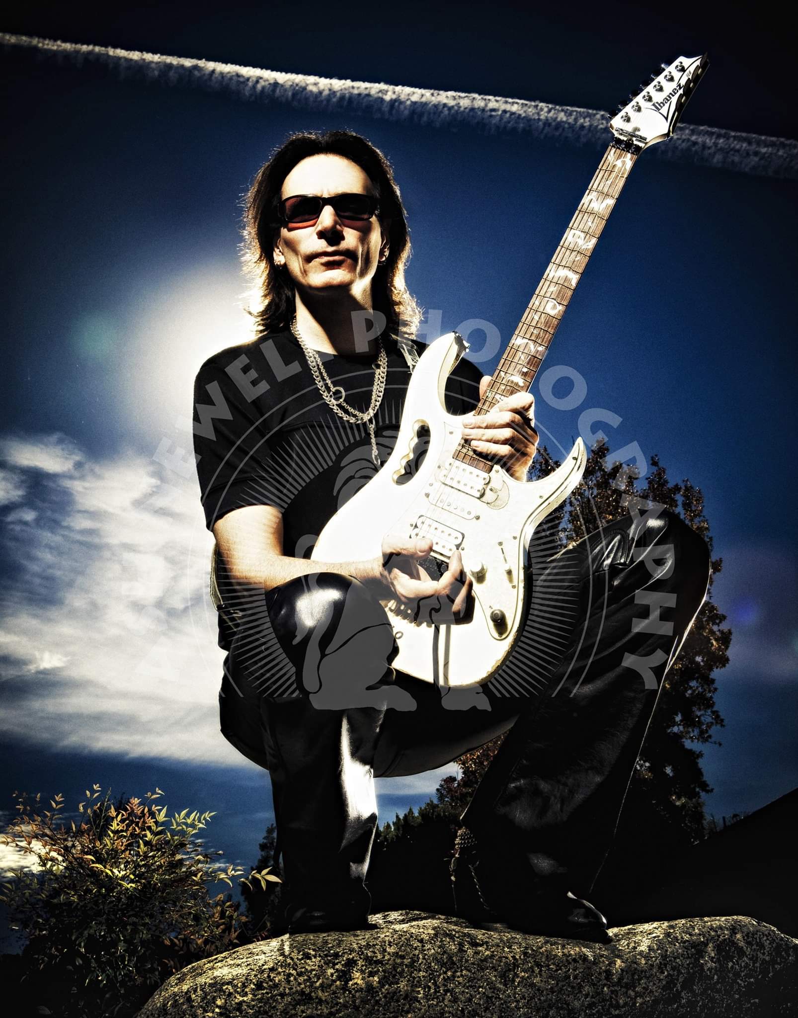 Steve Vai (Steven Siro Vai)
Birth 1960.6.6 Happy Birthday
 