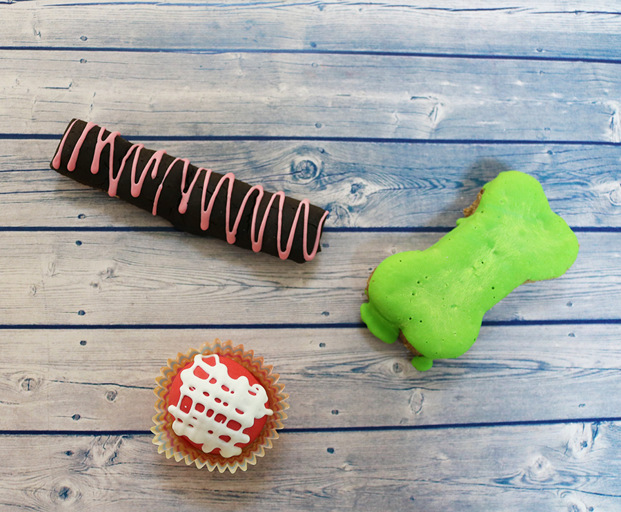 MiguitasReposte's tweet photo. ¿Cuál de nuestras tres galletas creéis que elegiría vuestro #pero? #Miguitas #reposteríaperruna https://t.co/8iXmAc0zMq