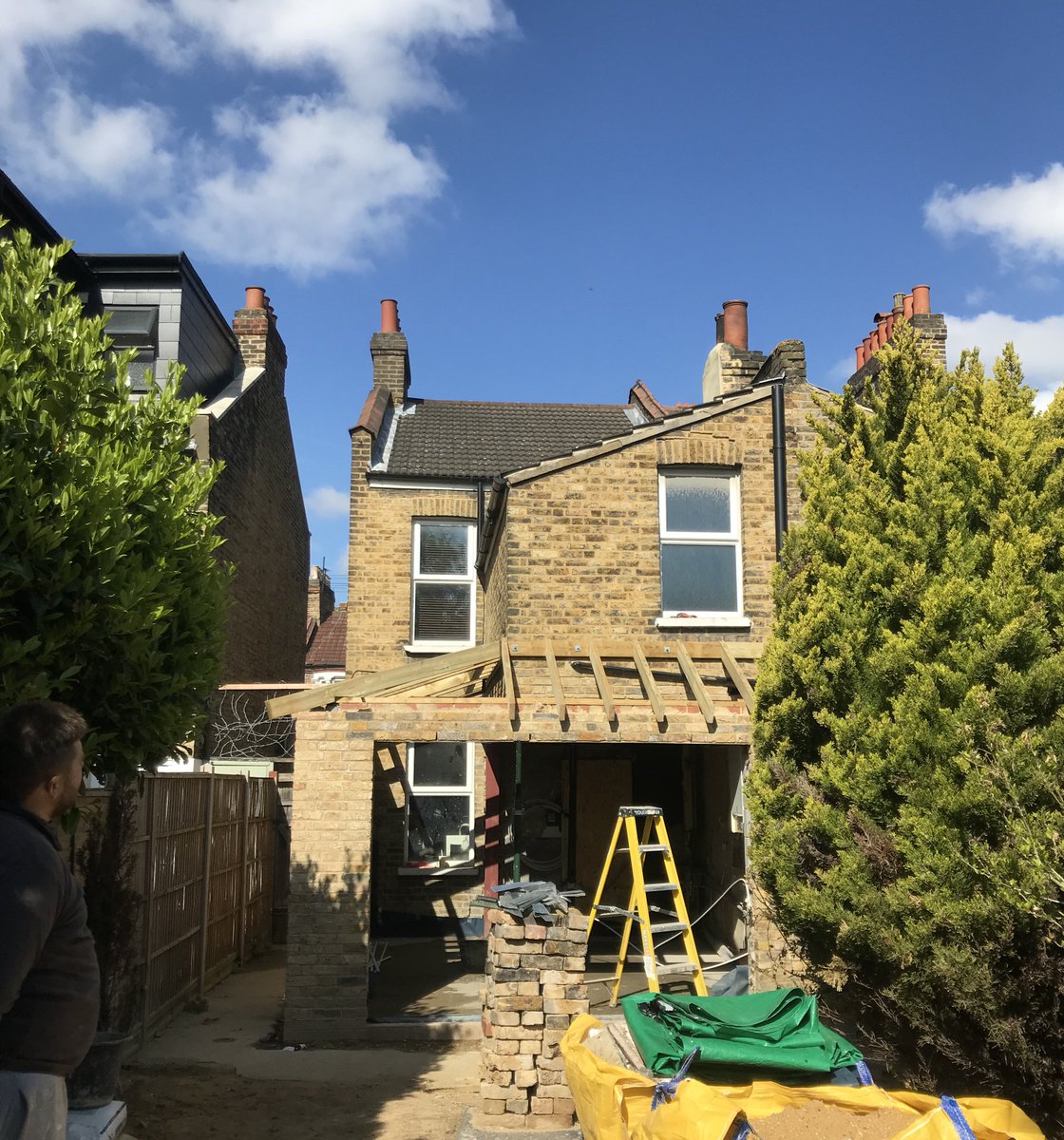BuildTeamLDN's tweet photo. 3/5 - The walls are up and the roof construction is underway.
#BuildTeam #DesignTeam #Extension #KitchenExtension #GroundFloorExtension #LondonExtension #DesignAndBuild #OpenPlan #ResidentialExtension #KitchenDesign #InteriorDesign #ArchitecturalDesign #LondonBuilders #London https://t.co/N09X4e4RVd