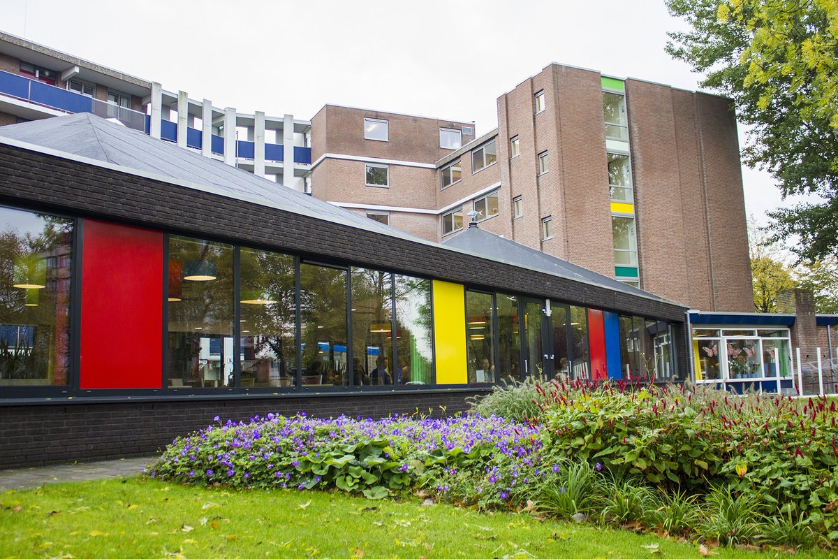 Op zaterdag 15 juni, van 10:00 tot 16:00 uur, wordt op het buitenterrein bij Hof Mondriaan in Middelburg een grootse en gezellige #wijkfair gehouden met vele kramen, livemuziek en diverse optredens. 🥳 #zorgstroom #wijkfair #hofmondriaan #dauwendaele #middelburg