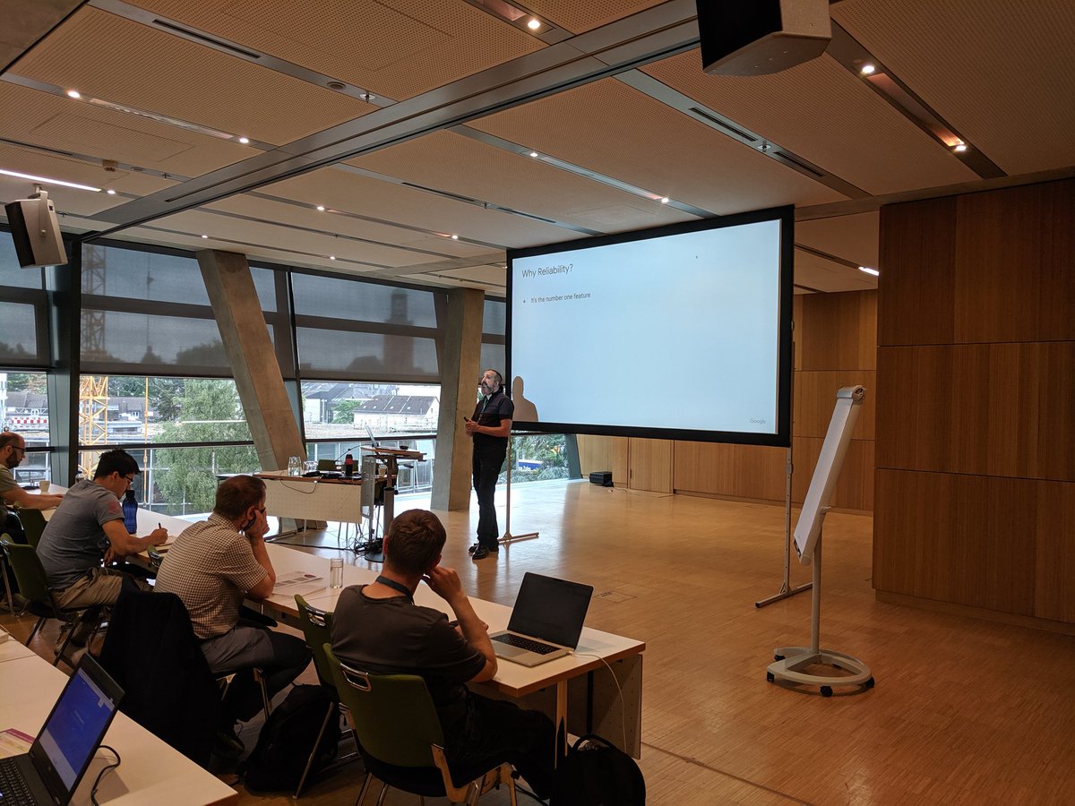 EssentialDevOps's tweet image. Site Reliability Engineering bei Google - @Moroquen zeigt auf den #DevOpsentials19 was das eigentlich ist, und wie das ganze funktioniert 🙂👍