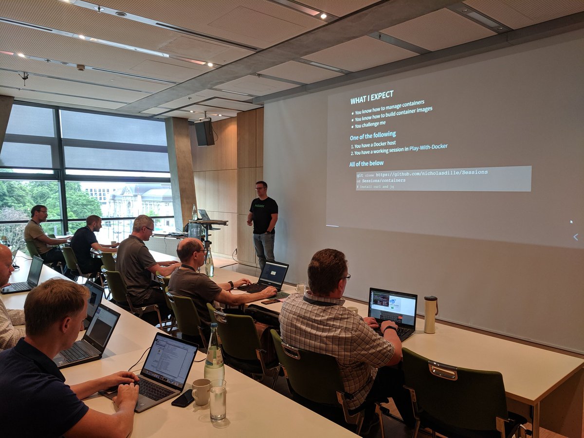 EssentialDevOps's tweet image. #Docker für Fortgeschrittene: @NicholasDille führt die Teilnehmer der #DevOpsentials19 heute durch die Feinheiten der lieben Container 🙂