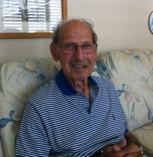 RaviveRecits's tweet photo. Voici Ike, vétéran débarqué il y a 75 ans sur Omaha Beach... la trouille au ventre. Je l'itw et au moment de nous quitter, il me confie qu'il n'a jamais raconté cela à ses enfants. Une rencontre fondatrice pour la création de Ravive. #DDay75thAnniversary https://t.co/UGJIAJmz9A https://t.co/skyp4ho0MF