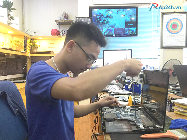 ap24hvn's tweet photo. Evaluate the quality of Macbook repair service in Hanoi #Ap24h #Macbook https://t.co/gaNFi97yKx https://t.co/WsbI7WOM5J