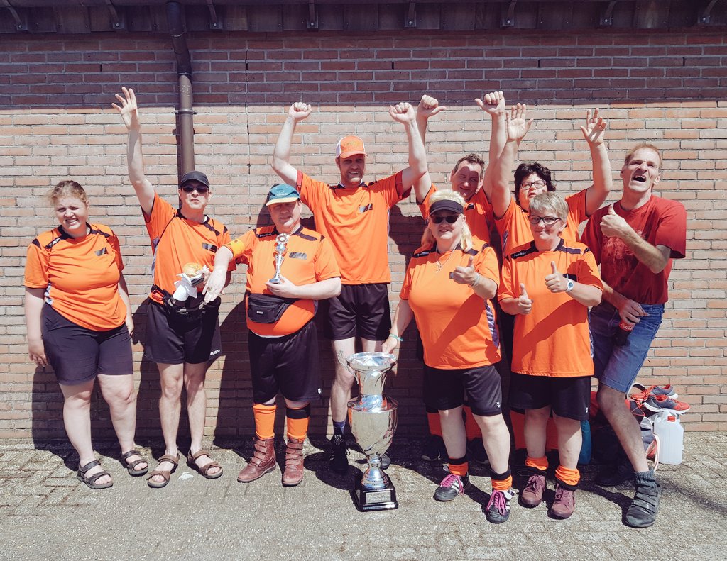 SchapenCup's tweet photo. Afgelopen weekend werd de "oude" #SchapenCup weer uitgereikt aan het meest sportieve G-team tijdens het jaarlijkse toernooi bij @vvTexel94. #voetbalismooi #echtehelden #geluk #texel3 https://t.co/jkpGdhReYG