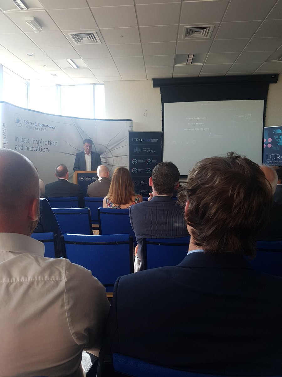NickGMeadows's tweet image. At @SciTecDaresbury today for the #LCR4TechShowcase, @MetroMayorSteve opening and discussing the future of innovation in the north west. #LCR4  @TheEngColl