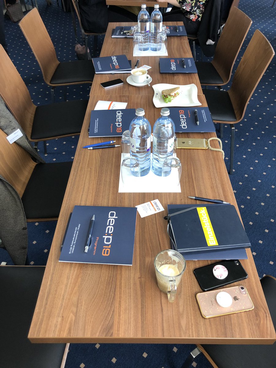 schomberg's tweet photo. DER #Störertisch bei der #deep19 wurde soeben vorbereitet und aus zwei normalen Einheiten zusammengeschoben ... es wäre damit auch Platz für Dich, @neherorg... 😢 https://t.co/nwcwDD7Rzm
