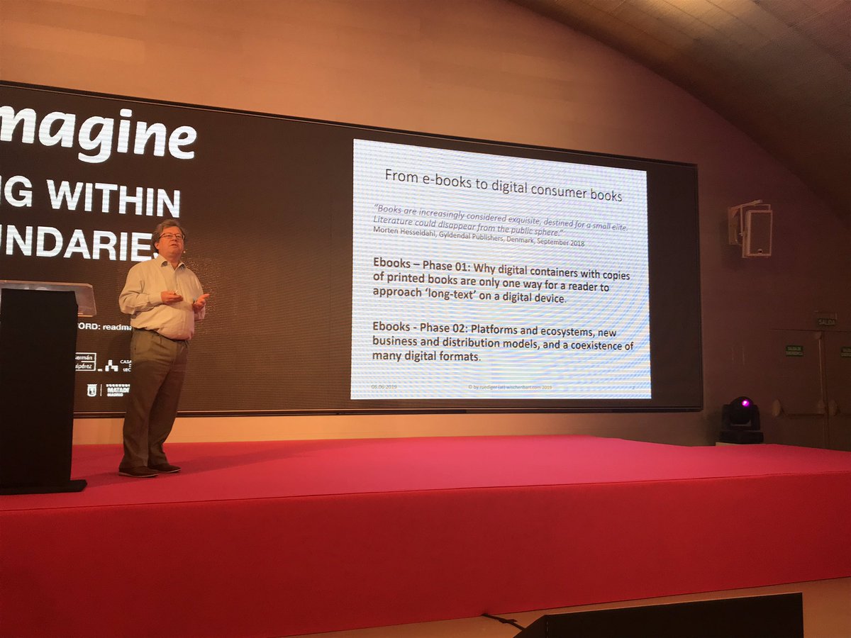 4LUISGONZALEZ's tweet photo. La tesis de Ruediger Wischenbart en #readmagine19 sobre las dos fases en el mundo de los ebooks https://t.co/mIMHLH0nGo