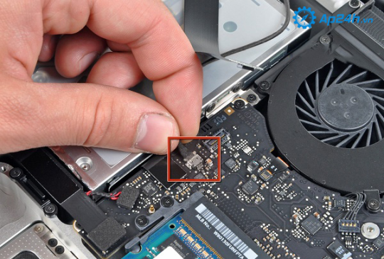 ap24h's tweet photo. Address Repair Macbook Not Get reputable Camera, get it now #Ap24h #Macbook https://t.co/cebl2qxlUb https://t.co/BGyNbMkk64