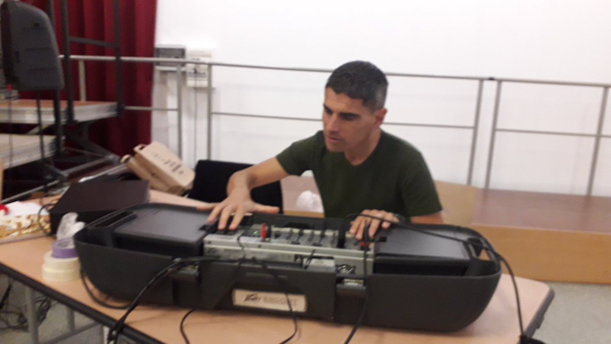 Ce2Marcel's tweet photo. Notre célèbre DJ est installé aux platines ! https://t.co/9aXLBQZA6i