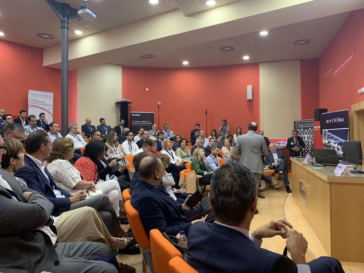 ptr_imascono's tweet photo. #SoyAJE Comienzan las #Xjornadas de estrategia gracias al buen hacer de @cuadrodemando @Acertius @FECEM_unizar. Mañana tenemos el placer de aportar nuestro granito de arena con ponencia @imascono, al lado de @claraarpa, @nacho_torre o @mlopezBCI. ¡Hora de aprender! @ajearagon https://t.co/CDE0z0VA7y