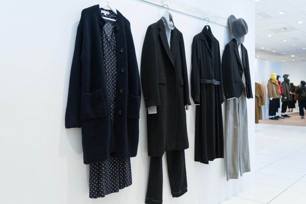 Fashion Press V Twitter ユニクロ イネス ド ラ フレサンジュ 19秋冬 初採用カラー 黒 のワンピースやコートも T Co Ulg9gcxqxl