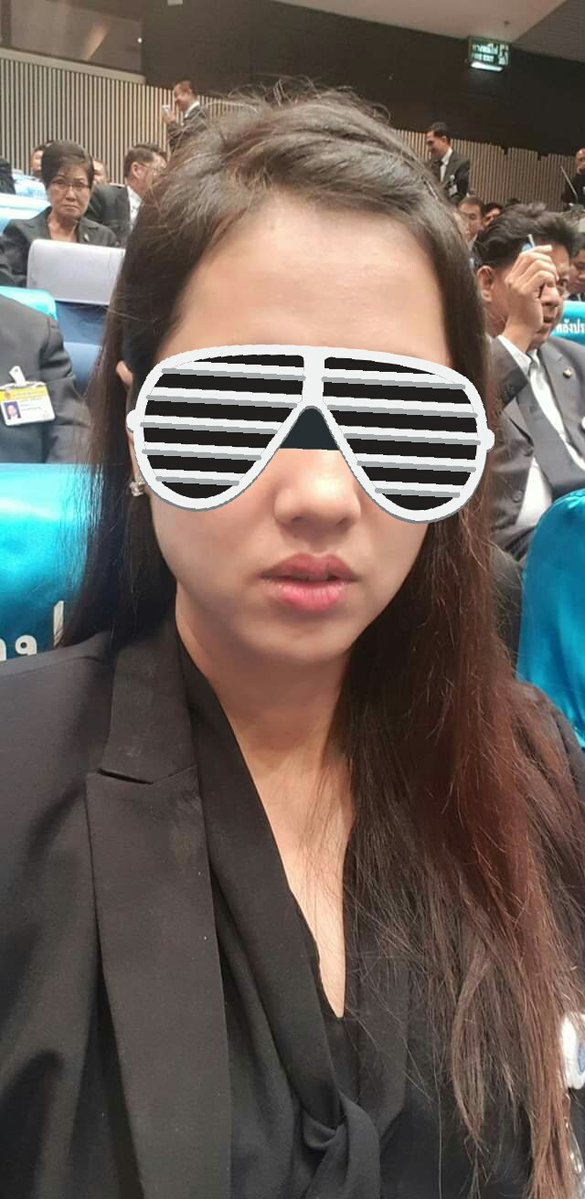 kokiveisKokive's tweet photo. #อีเอ๋ แม่ลูกเกดฝากมาบอกว่าไม่ต้องห่วงชุดคุณช่อ แบรนด์POEMเขาสวยและสุภาพอยู่แล้วจ้ะ ห่วงคราบน้ำลายในปกเสื้อเธอก่อน น่าเกลียดมาก เข้าใจอยู่นะว่าหลับลึก https://t.co/sQRlPQgyb0