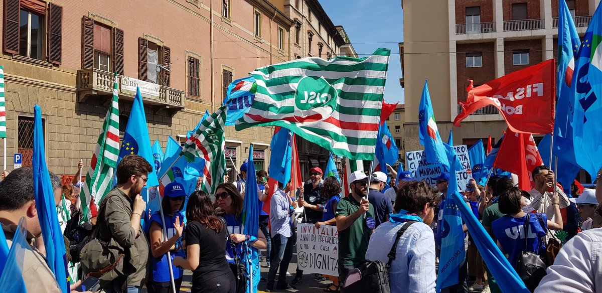 Cisl_ER's tweet photo. #6giugno #Bologna Presidio #CgiCislUil ER contro la ‘perdita’ di 135 professionisti impegnati nella ricostruzione post terremoto in #EmiliaRomagna https://t.co/zKOCJHQdvi