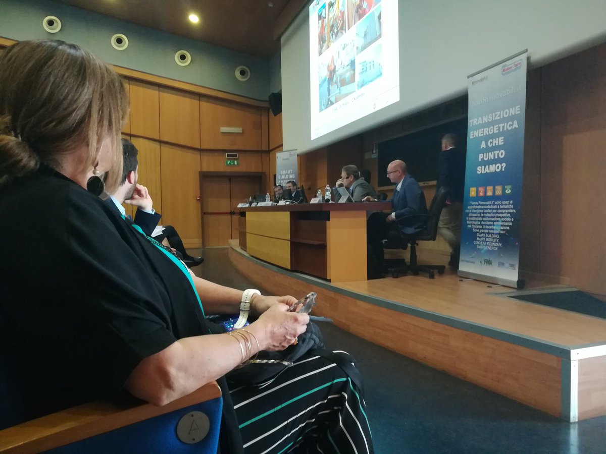 rinnovabiliit's tweet photo. Il Prof. #Casini presenta il progetto #Restart4smart , la casa del futuro presentata al @SDMEDubai di #Dubai. È necessario investire maggiormente nella cultura dell'innovazione in un settore (quello dell #edilizia) che in #Italian ha avuto una crescita limitata. https://t.co/nSkdnGJtvX