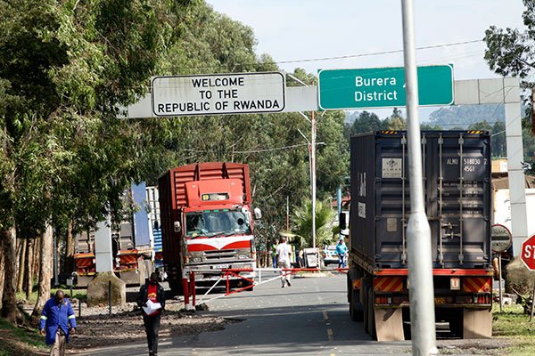 #SoNA19 H.E <a href="/KagutaMuseveni/">Yoweri K Museveni</a> should talk about the insecurity and Uganda's Relationship with Rwanda. Ugandans need to know how the issue is going to be resolved b'se it has affected trade btn the 2 countries.  <a href="/AKyambadde/">Amelia Kyambadde</a> <a href="/allroundUganda/">All Round Consult Uganda</a> <a href="/Earthfindsug/">Earthfinds</a>