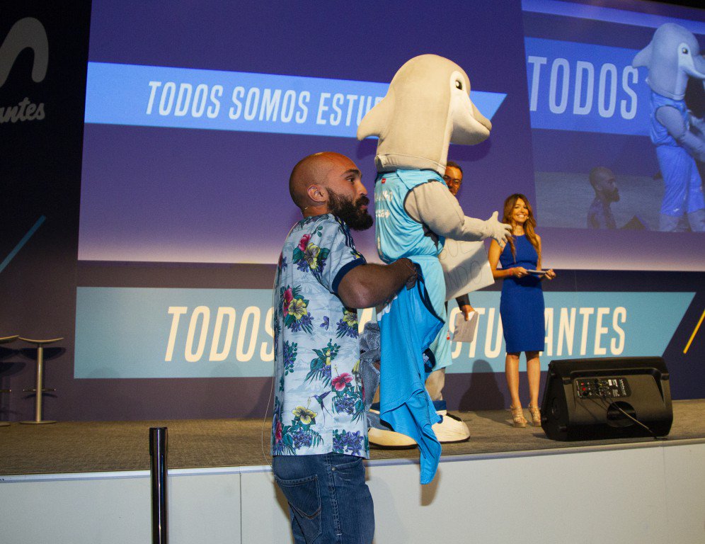 Con su particular flow @drvdaydreamers de <a href="/PEGVSUSSPORT/">FUNDACIÓN PEGASUS</a> nos hizo reírnos y reflexionar, acompañad de su amigo <a href="/DelfinRamiro/">Delfín Ramiro</a> . Porque lo suyo no es normal, pero lo de <a href="/movistar_es/">Movistar España</a> Estudiantes tampoco. ¡Por eso merece la pena apoyarlo!
#TodosSomosEstudiantes #TodosSomosAnormales