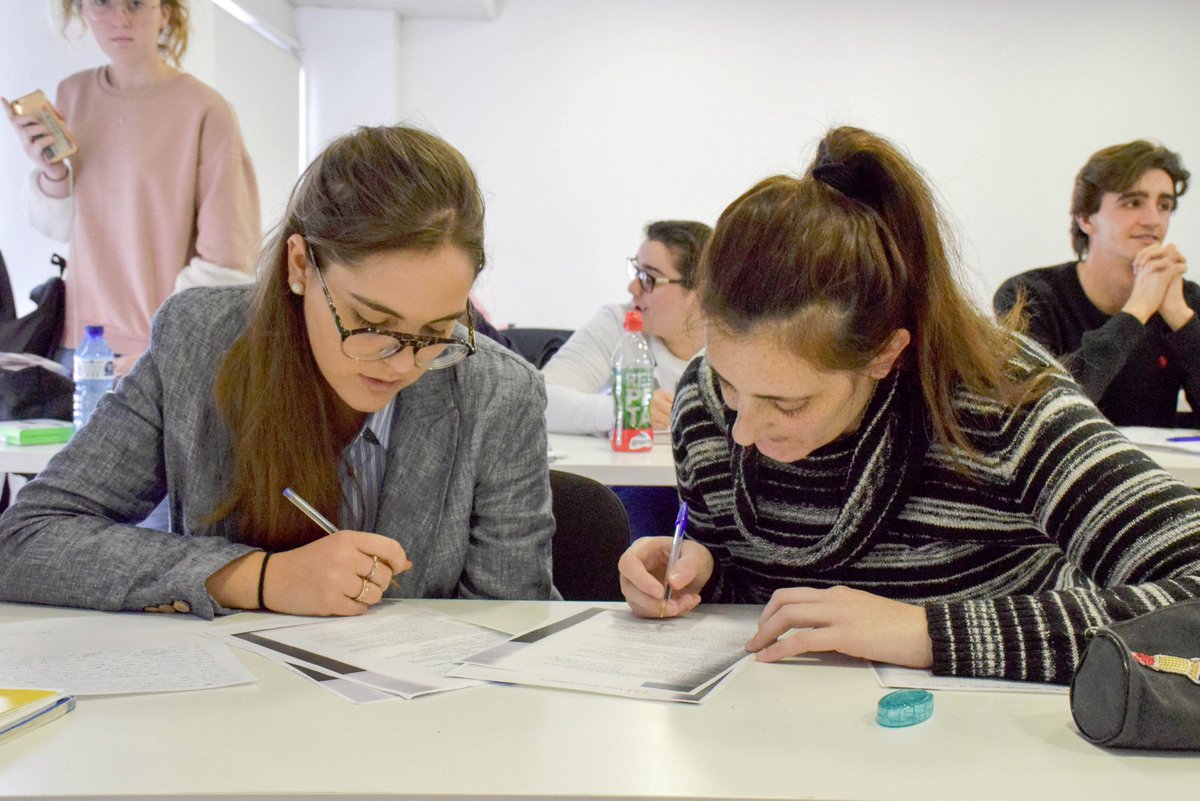 Esatur's tweet photo. Los alumnos de nuestra sede en #Alicante mejoran cada día su nivel de inglés gracias a las clases del English Lab.
📚 En #Esatur estamos muy orgullosos de contar con un equipo de profesionales y profesores nativos. https://t.co/Nsj16Ftomn
