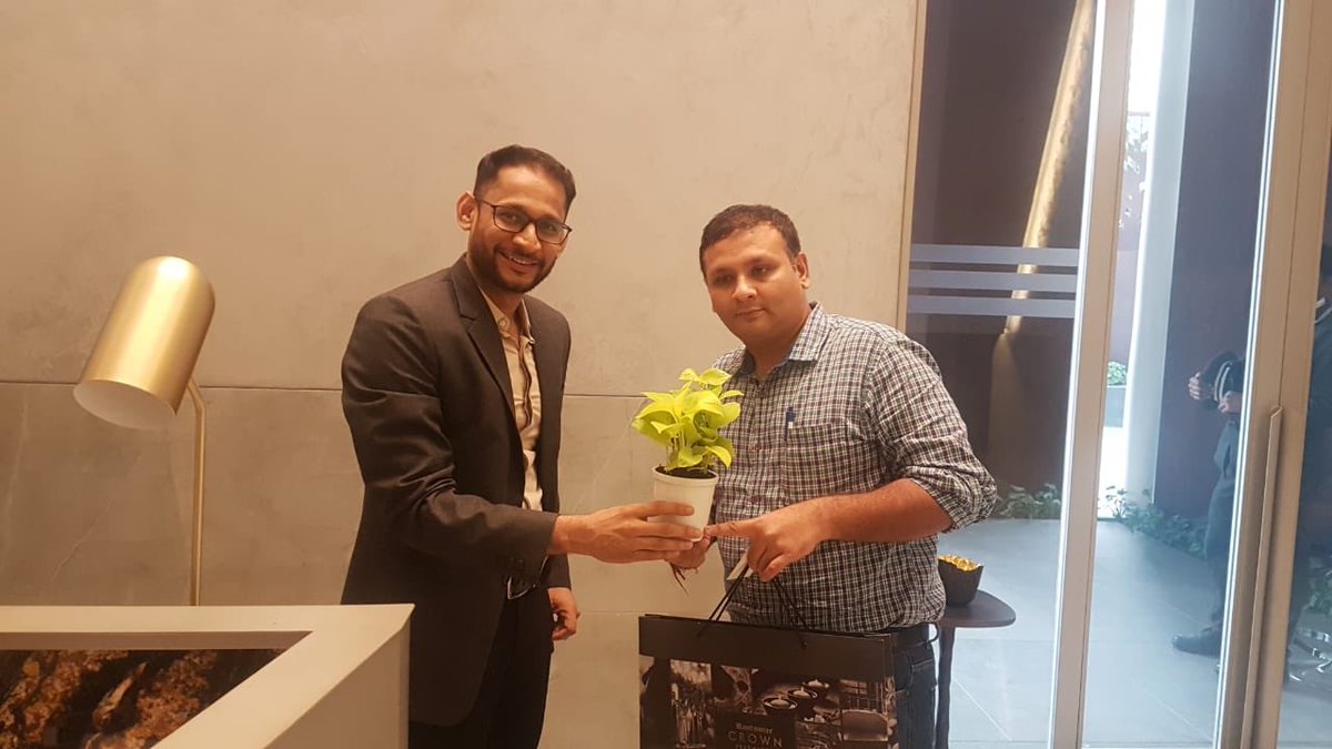 RustomjeeSpaces's tweet photo. #RustomjeeGoesGreen Handing over saplings as a thoughtful gesture to customers across all our sites. #WorldEnvironmentDay #RustomjeeCrown #RustomjeeSeasons #RustomjeeParamount #RustomjeeElements #RustomjeeUrbania #RustomjeeGlobalCity #RustomjeeSummit https://t.co/F6P4HLWIJO