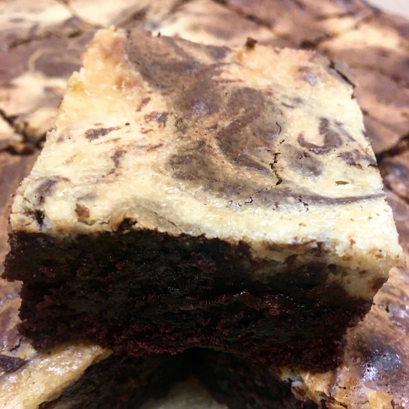 HLCupcake's tweet image. 🚨FREE TREAT ALERT🚨Happy National YoYo Day! 🤗 We’re celebrating @yolanda_gampp and all her YoYos with FREE Cheesecake Brownies to the first 50 customers that say “Happy YoYo Day!” Don’t forget to post a picture with hashtag #YoYoDay for a chance to win a prize pack from Yo!