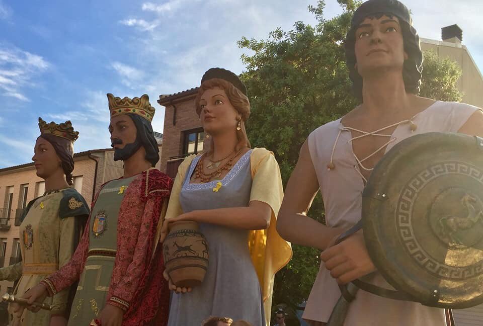 Ja tenim aquí la Festa Major de Llagostera!💃🏼😜 Demà divendres, a les 18:30 h a la plaça del Castell: Repic de Campanes i cercavila amb els Gegants de Llagostera i la Cuca Feliua! 
Sooom-hi! Que estem de Festa Major!🥁🎉 #gegantsdellagostera #fmllagostera19