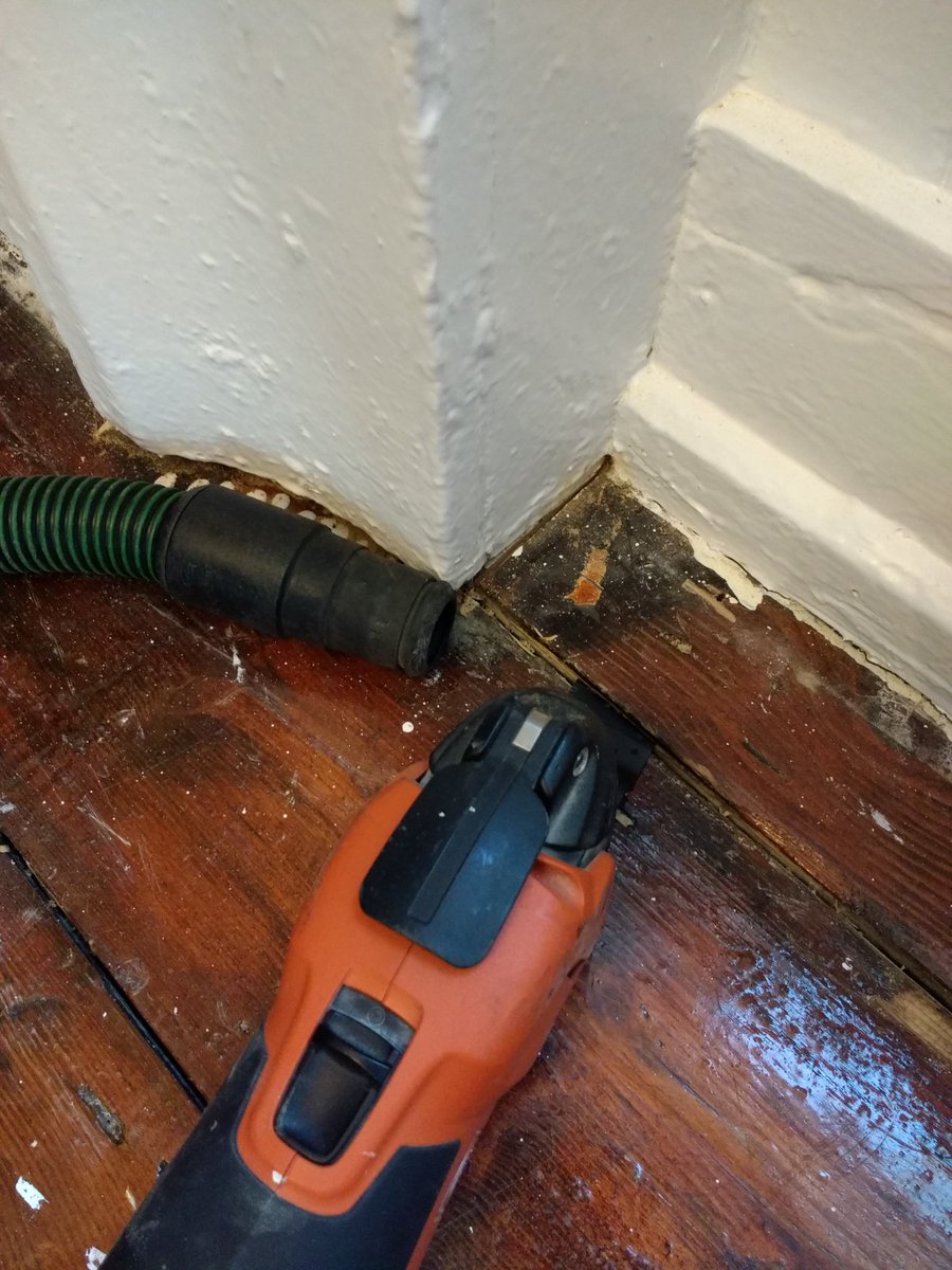 floorsub's tweet photo. Raised awkward position floorboard holding up the job...enter @FEIN_UK
to rescue the day once again! #lovemyfein #Bury #balterio #laminate #flooring https://t.co/D38b9MYqJv