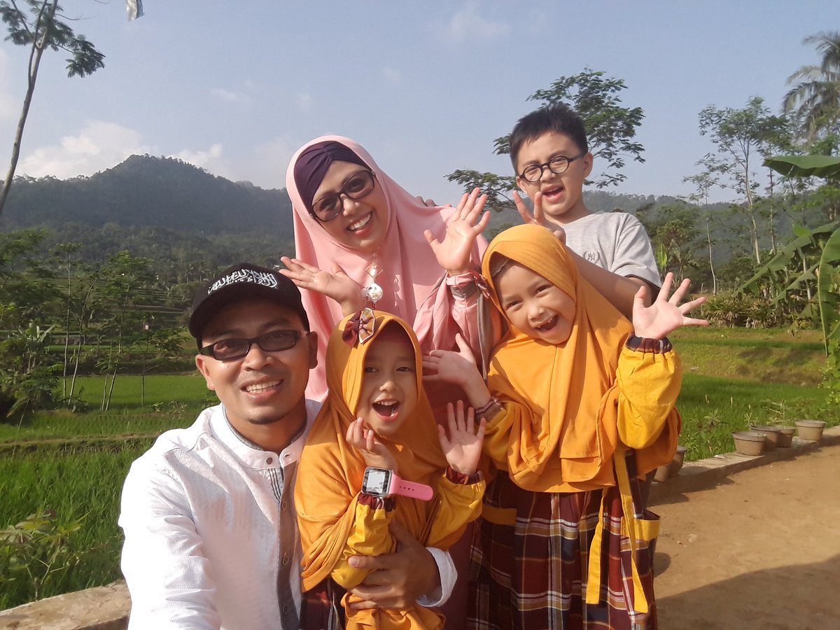 AsepBj1924's tweet photo. Out put puasa Ramadhan adalah ketaqwaan; kesadaran diri bahwa kita harus tunduk dan patuh terhadap aturan sang Pencipta Allah SWT.
#Garsel https://t.co/2KQGwLAJ3j