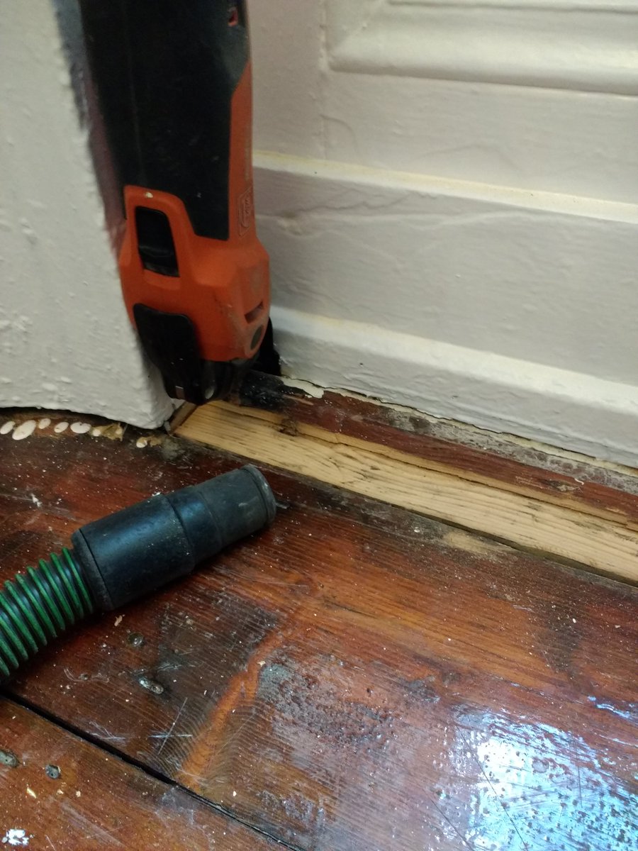 floorsub's tweet photo. Raised awkward position floorboard holding up the job...enter @FEIN_UK
to rescue the day once again! #lovemyfein #Bury #balterio #laminate #flooring https://t.co/D38b9MYqJv