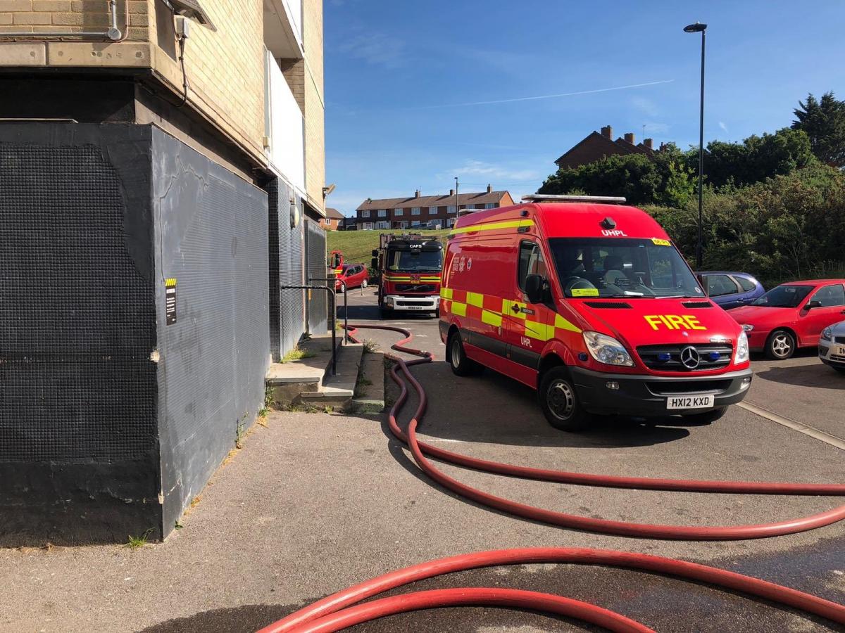 Domestic_Sprink's tweet photo. Fire at Canberra towers Southampton. We recently retro fitted sprinklers to this 24 storey housing block. Activating in the kitchen keeping the fire in check and under control so @Hants_fire could safely extinguish the fire on the 7th floor. Everything worked just as it should. https://t.co/SOPyVZsMOU