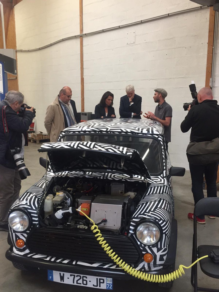 ID4MOBILITY's tweet photo. #retourenimages Hier, après la visite des locaux, @C_MORANCAIS a expérimenté un #prototype de #IanMotion 🚘 La #startup créée en 2016 a pour cœur de métier la conception, l'intégration, la validation & l'homologation des organes d'une chaîne de #traction électrique ⛓️ https://t.co/sYgRTZKUIq
