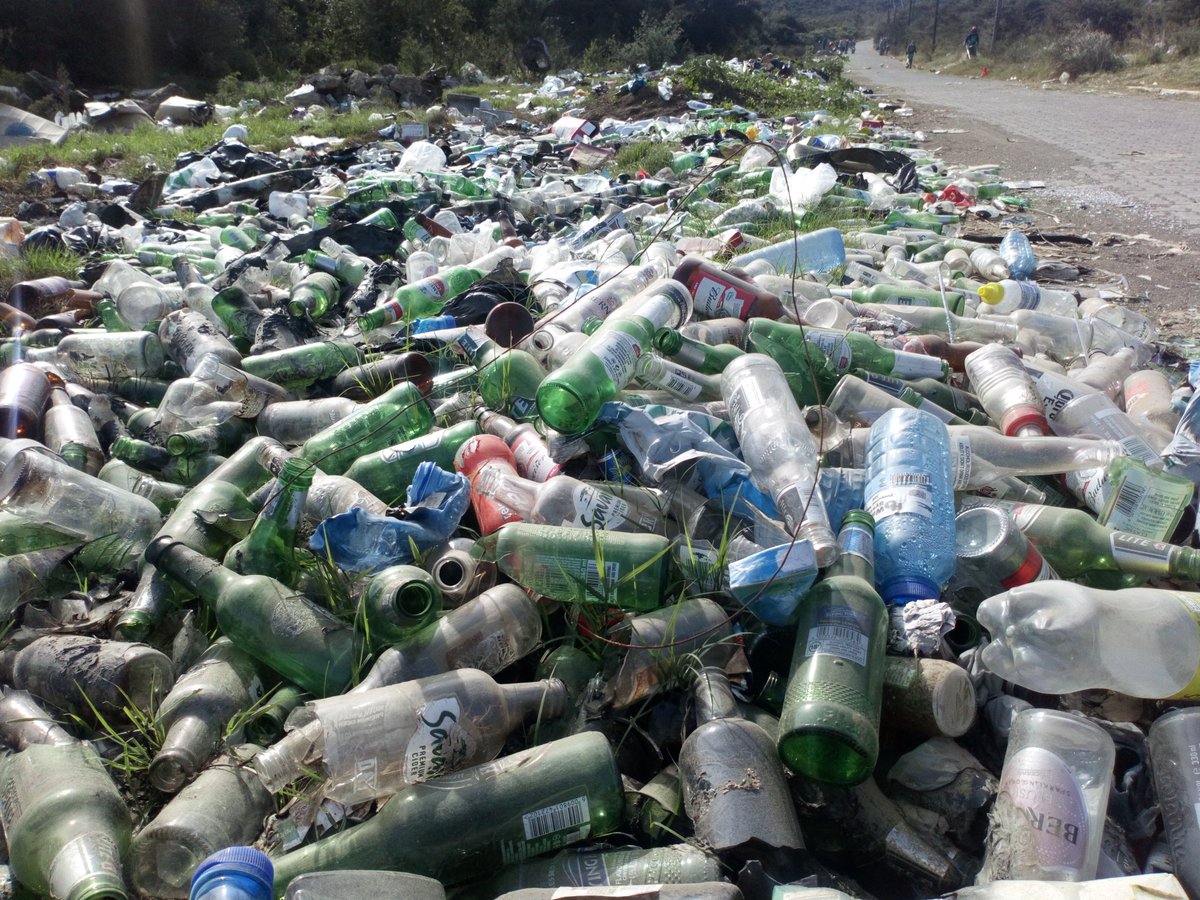 MnqumaMunic1's tweet photo. Massive Clean-Up Campaign near popular leisure spot, Gcuwa Dam, to mark World Environment Day (June 5). Campaign to last 3 more days. https://t.co/ZfhUM9Deex