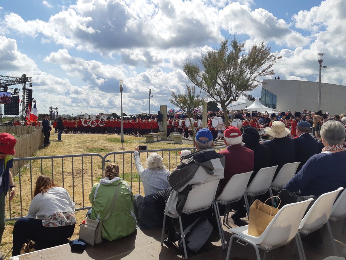 AlexSouchen's tweet image. The Burlington Teen Band entertains spectators @JunoBeachCentre. They are fantastic! #DDay75 #DDay75thAnniversary #GunnerDDay2019