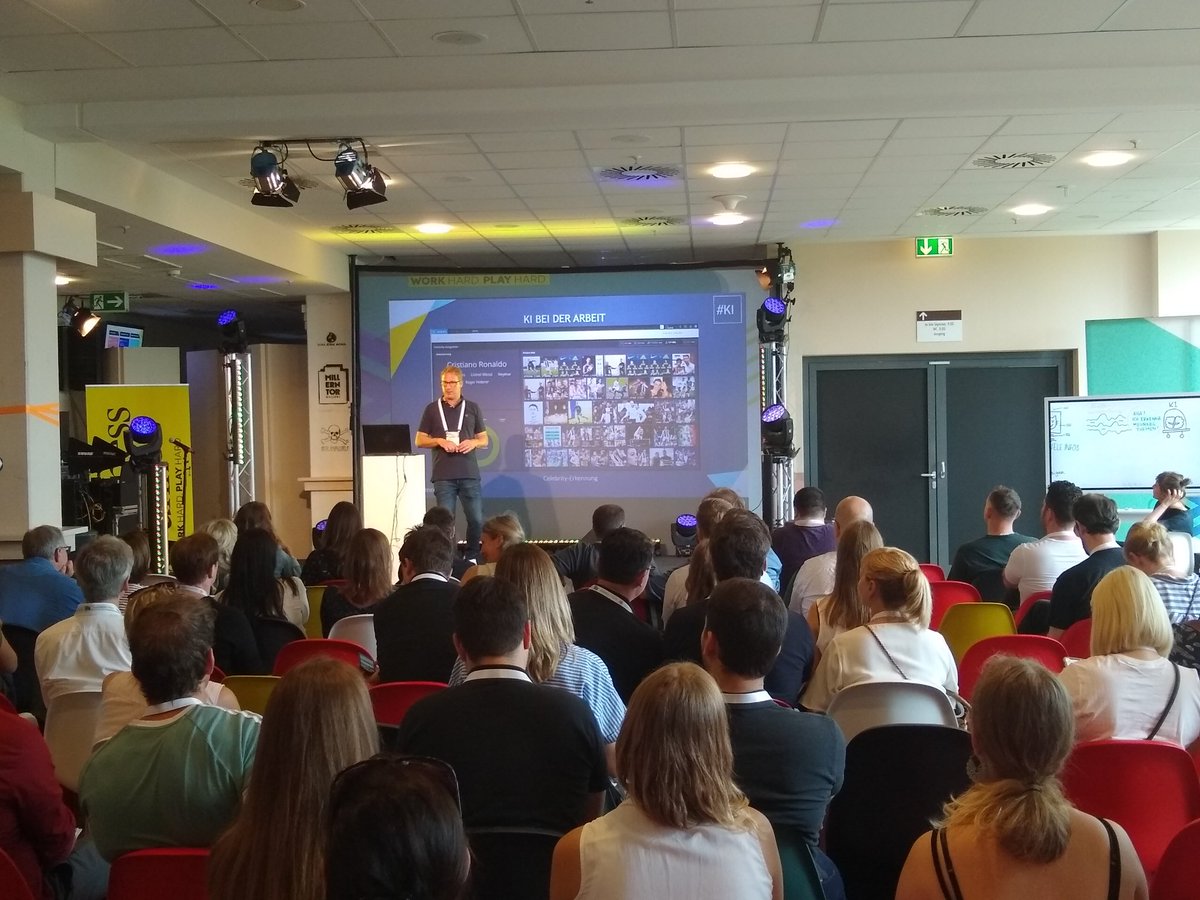 linkfluenceDE's tweet photo. Volle Hütte auf der Business Punk Stage beim Vortrag von @meistermeise 😎💪
.
.
#dk2019 #dk19 #linkfluence #ki #SocialListening #socialmonitoring https://t.co/NIyiWjcWS8