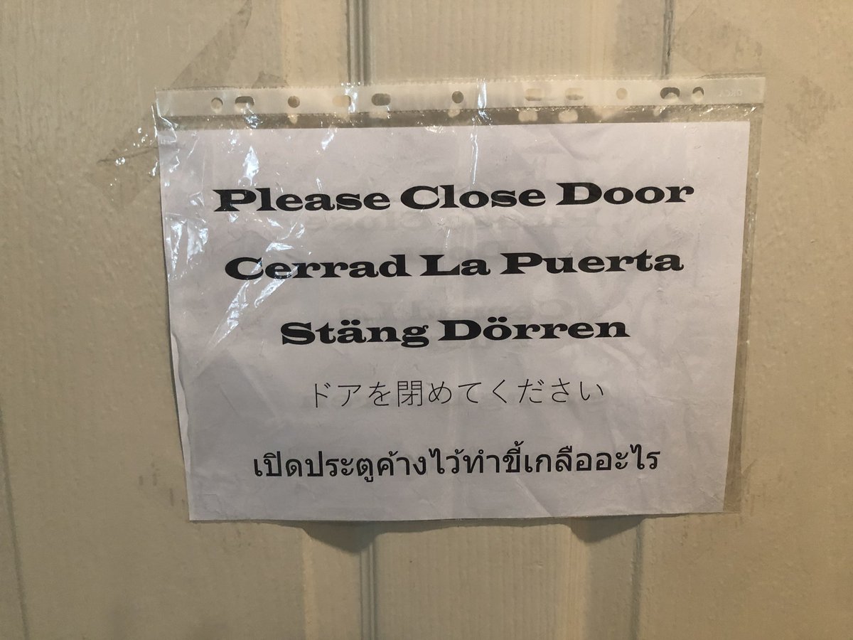 Inggist's tweet photo. ณ ประตูห้องครัวที่บอสัด https://t.co/OO5mSw7kob