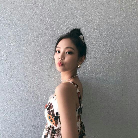 เจนนี่ คิม (นู๋เจน).ft;นอน+ฟังเพลง💓🍒 tweet media