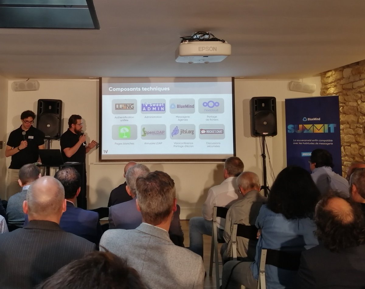 SoisikF's tweet image. @clementoudot et @raphaelhoareau présente la solution collaborative W'Sweet de @worteks_com au #BlueMindSummit