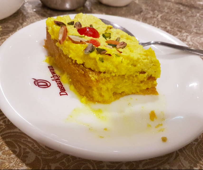 StreetsThatTalk's tweet photo. When in Lucknow .. roasted chicken and the iconic desserts- Kheer and Shahi Tukda are a must have!

At: Dastarkhwan Restaurant #Lucknow
Photos via Google Places

#TSLucknow #Lucknowdiaries #Lucknowfoodies #tandoorichicken #Shahitukda #Kheer #lucknowtrip https://t.co/fTjNcg6VFR